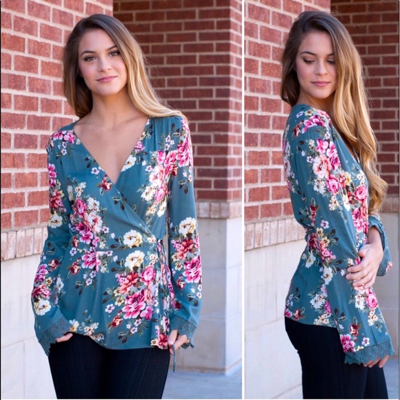 Tops - 🐣🆕True Wrap with Bell Sleeves, Floral